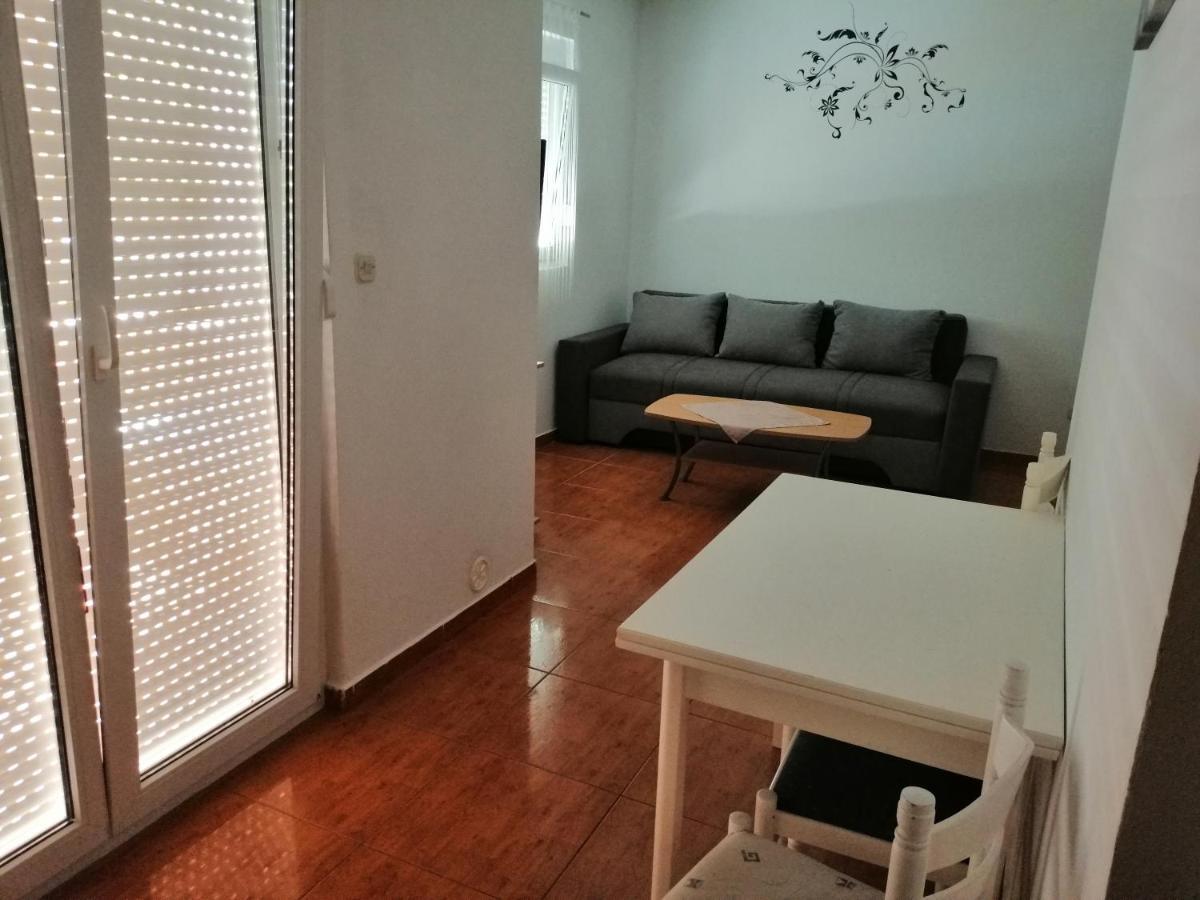 Apartments Nada วีร์ ภายนอก รูปภาพ